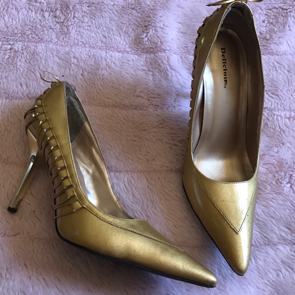 Delicious gold heels size 10